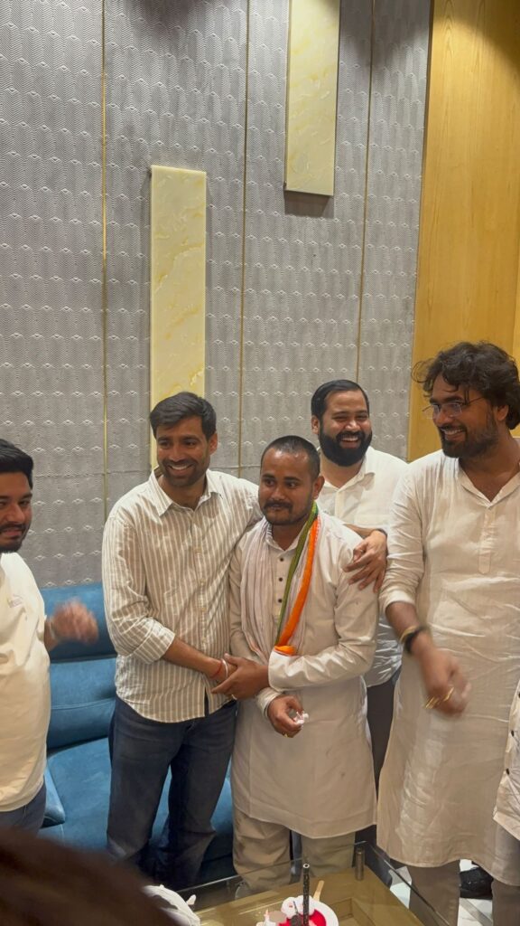 एनएसयूआई के राष्ट्रीय अध्यक्ष विनोद जाखड़ ने प्रदेश सचिव रंजेश सिंह को जन्मदिन की हार्दिक बधाई देते हुए संगठन के प्रति उनकी सक्रिय भूमिका और योगदान की प्रशंसा की।